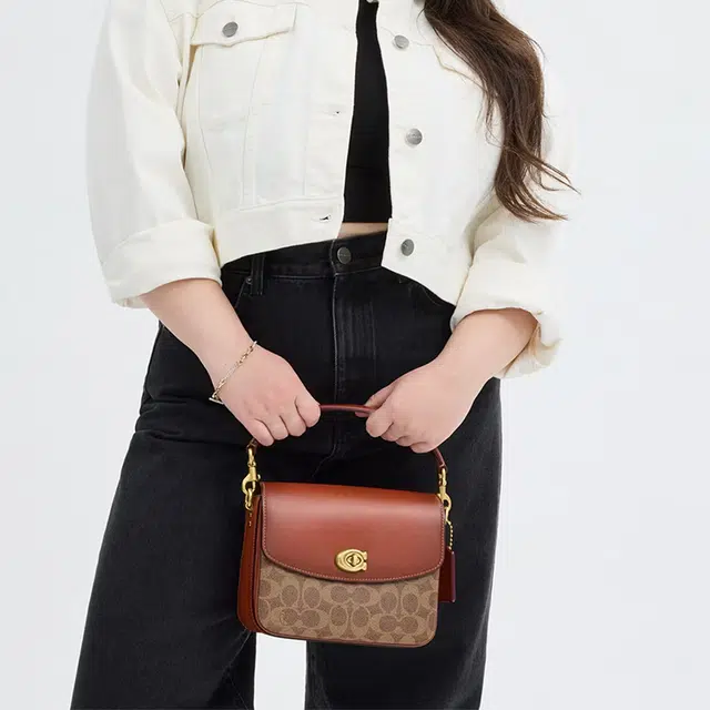 COACH Cassie 20 logo