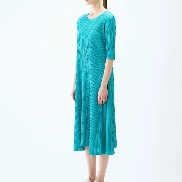 PLEATS PLEASE ISSEY MIYAKE