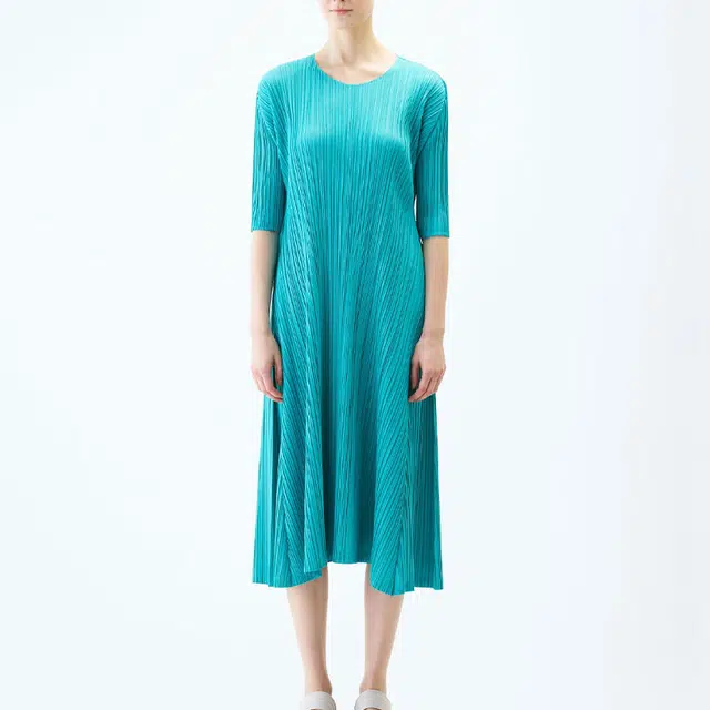 PLEATS PLEASE ISSEY MIYAKE