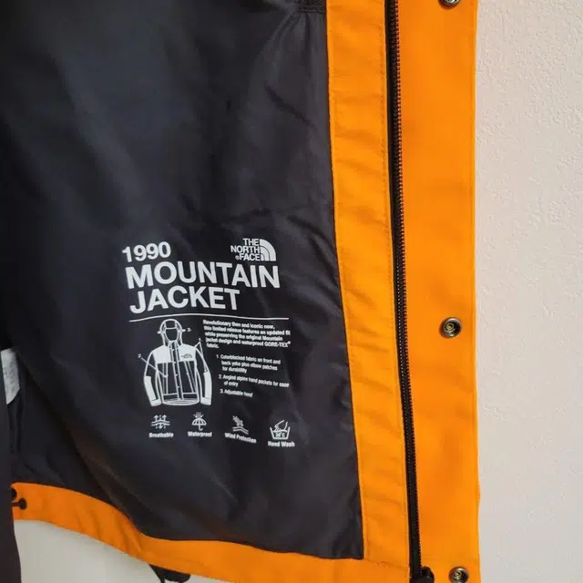 THE NORTH FACE 1990 GTX Logo