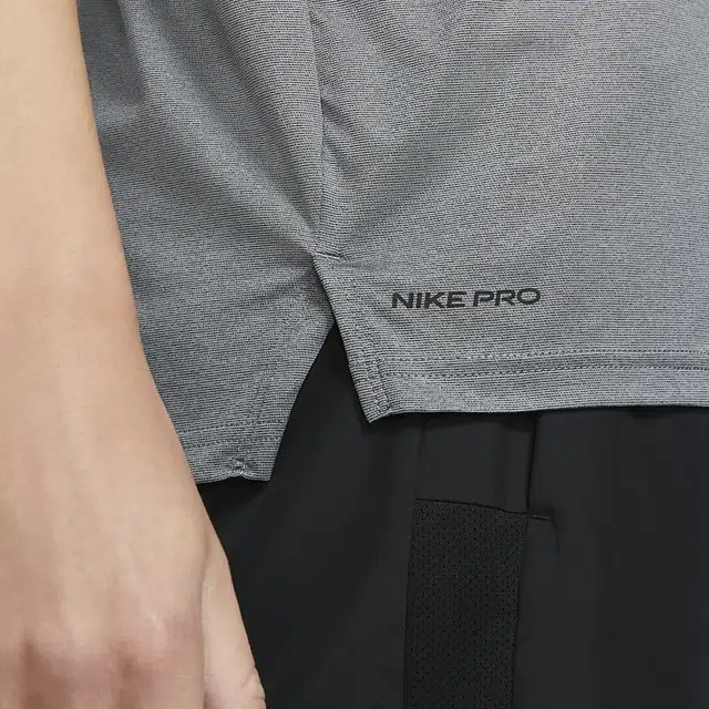 Nike Pro Dri-FIT LogoT