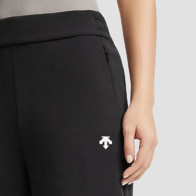 DESCENTE WOMENS TRAINING FW25 logo