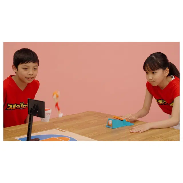 TAKARA TOMY