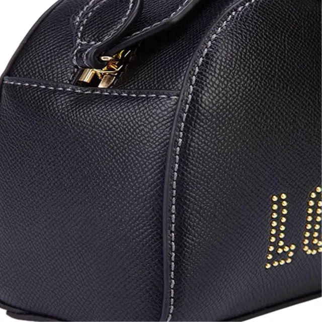 LOVE MOSCHINO