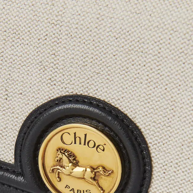Chloe Logo