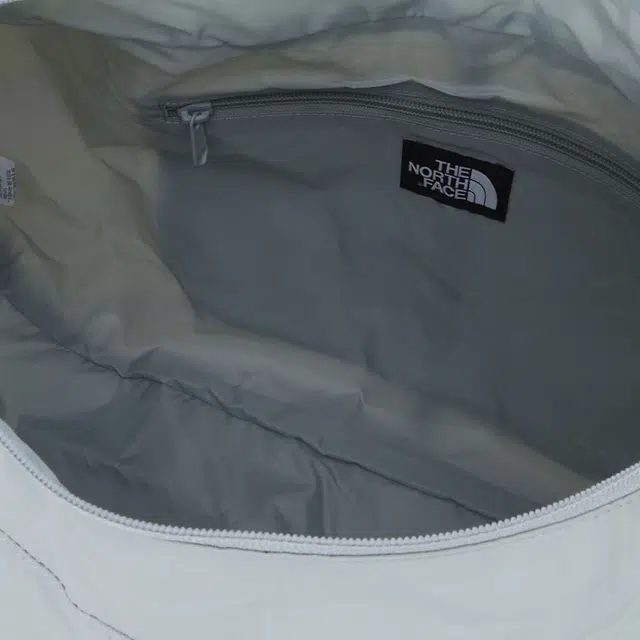 THE NORTH FACE L Logo