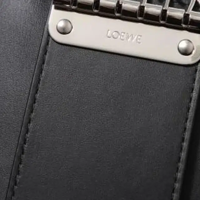 LOEWE Anagram