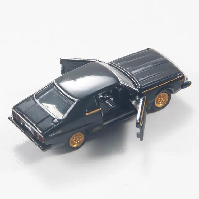 TAKARA TOMY 2000