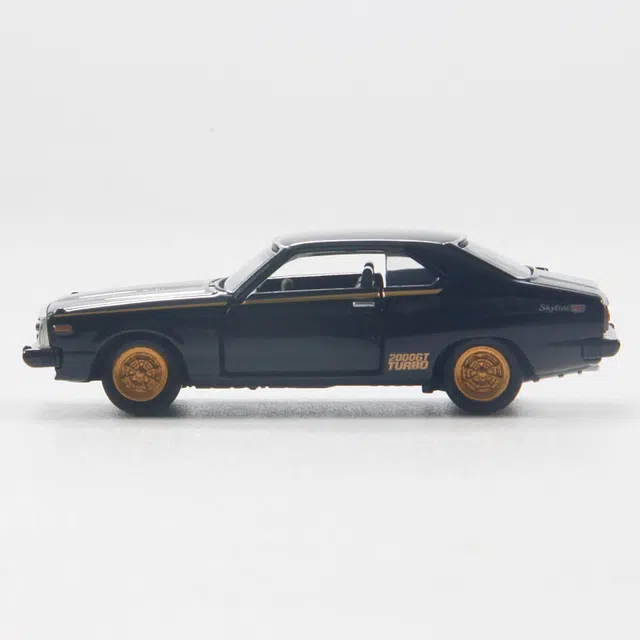 TAKARA TOMY 2000