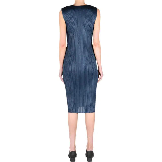 PLEATS PLEASE ISSEY MIYAKE