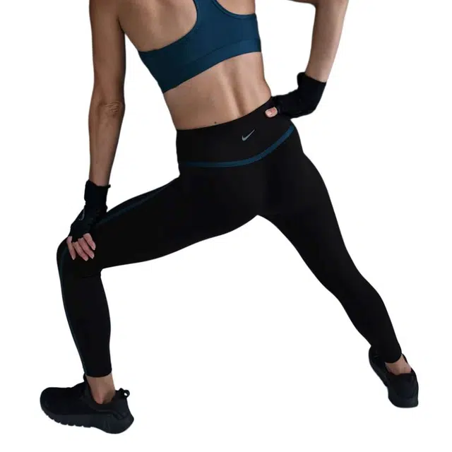 Nike Dri-Fit One Swoosh