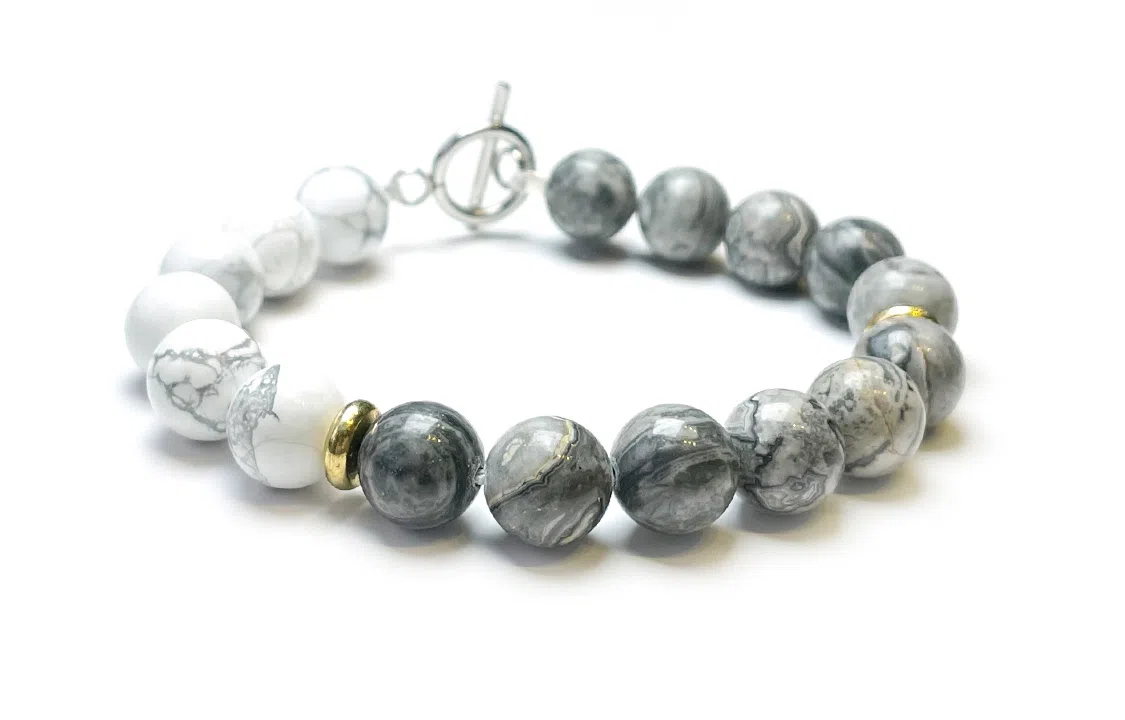 MOUNTAINS AND MANS ins