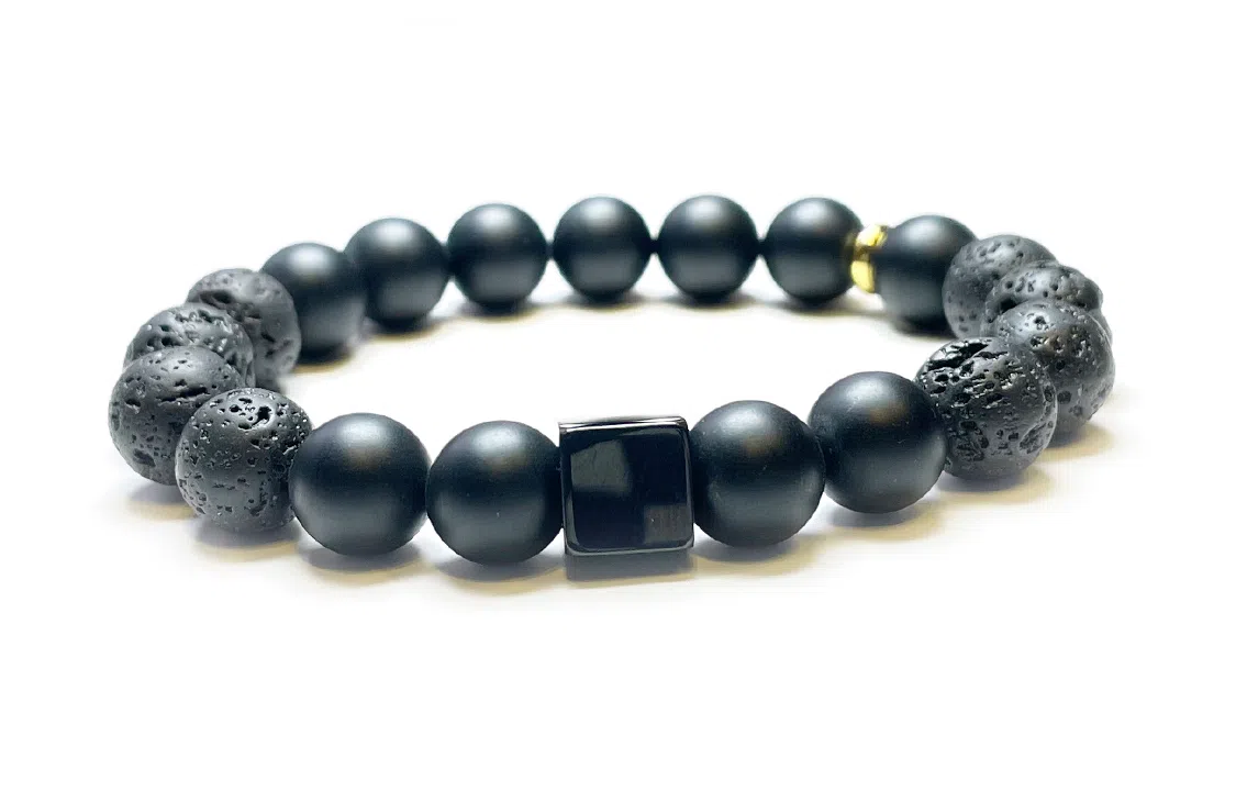 MOUNTAINS AND MANS ins