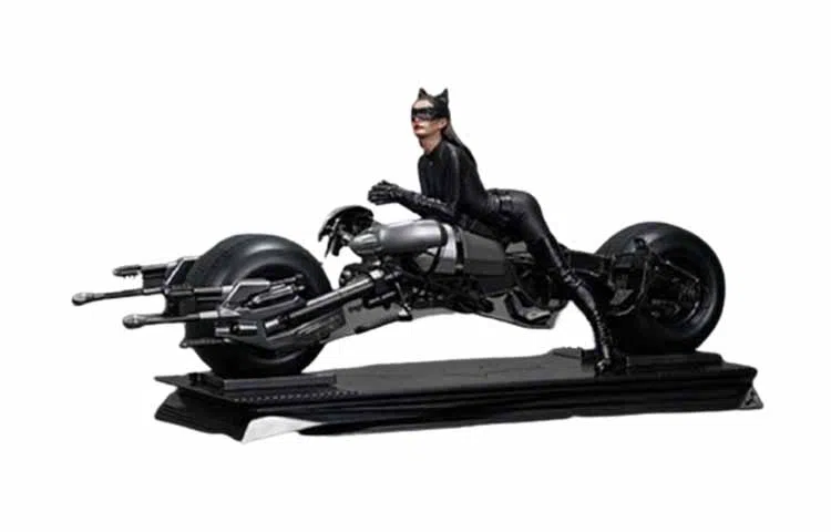 QueenStudios Catwoman Statue