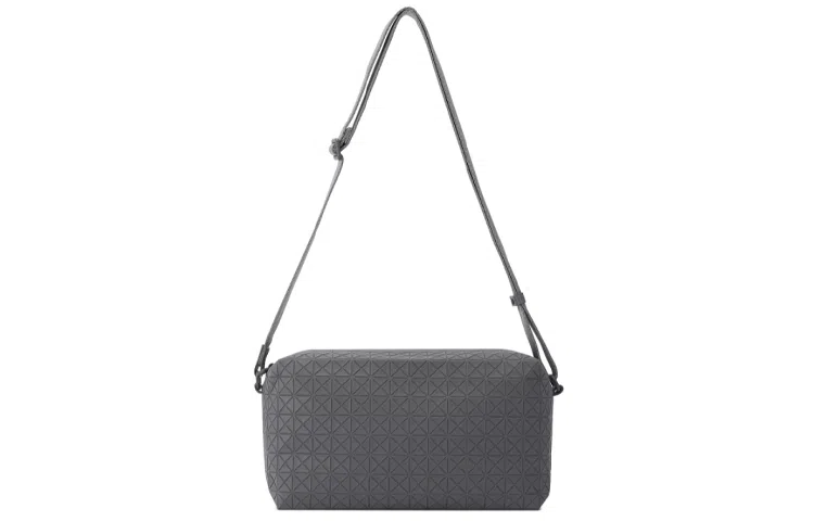 ISSEY MIYAKE KuroSaddle