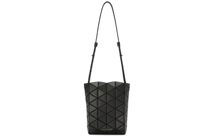 ISSEY MIYAKE Solid Flap Shoulder 2211