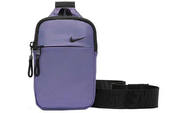 Nike Sportswear Essentials Berry