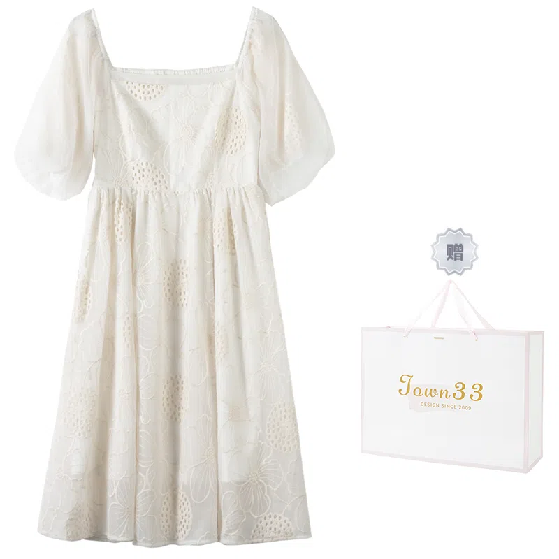 小镇姗姗 纯色镂空方领短袖连衣裙 礼盒装