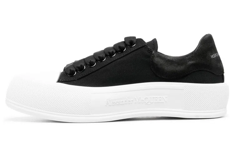 Alexander McQueen Deck Low Black