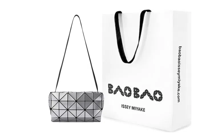 ISSEY MIYAKE Carton PVC