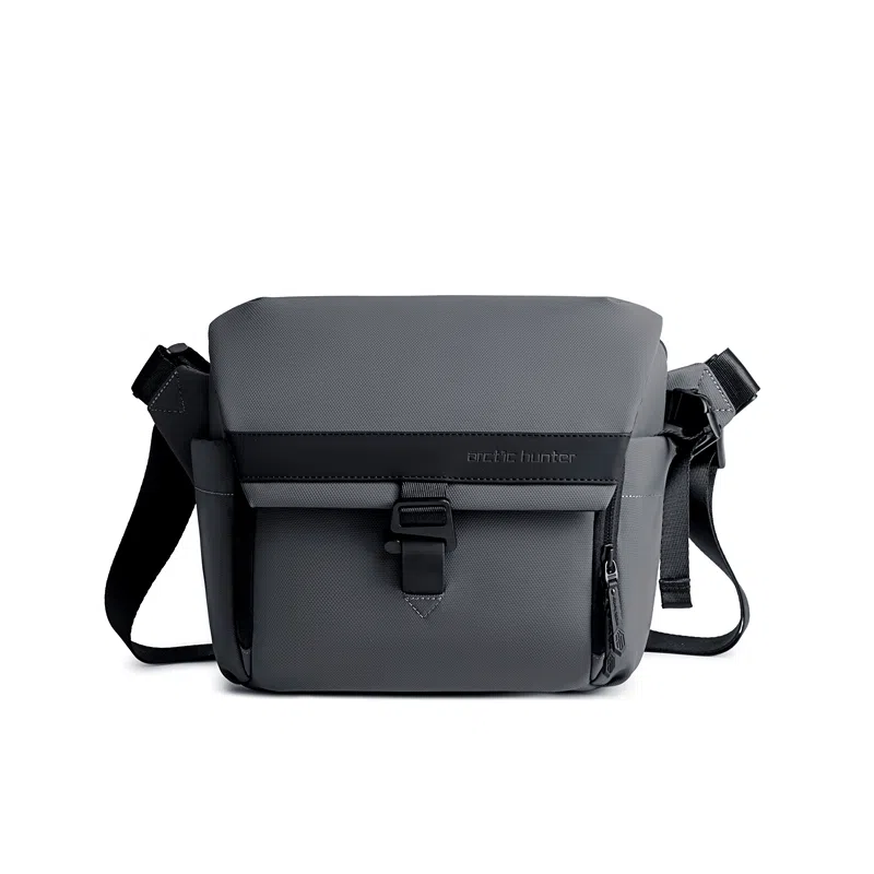 北极猎人 微单单反专业佳能索尼尼康个性机能风骑行 涤纶 邮差包收纳包相机包机车包小背包摄影包 中号 男女同款情侣款 黑色/灰色