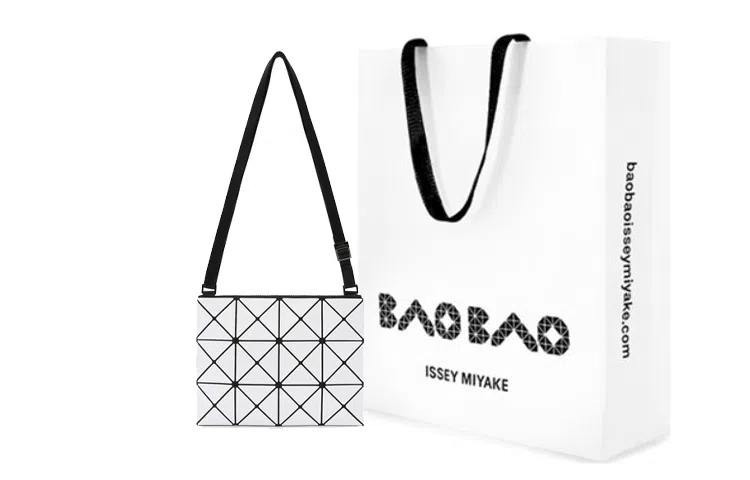 ISSEY MIYAKE Lucent White