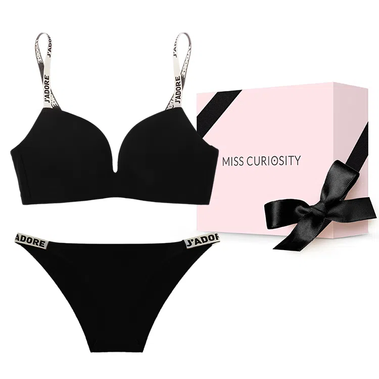 MISS CURIOSITY JADORE