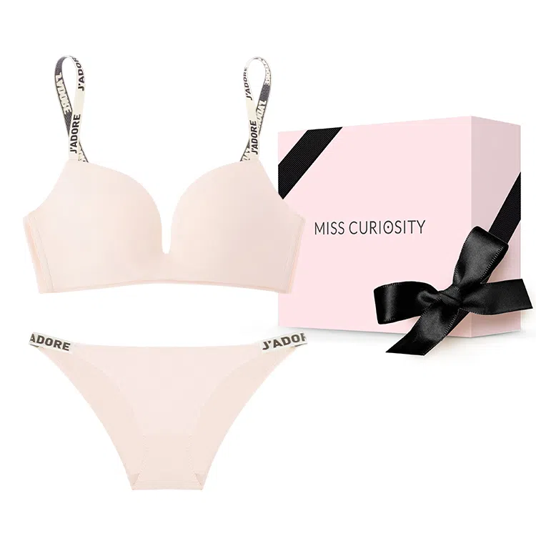 MISS CURIOSITY JADORE