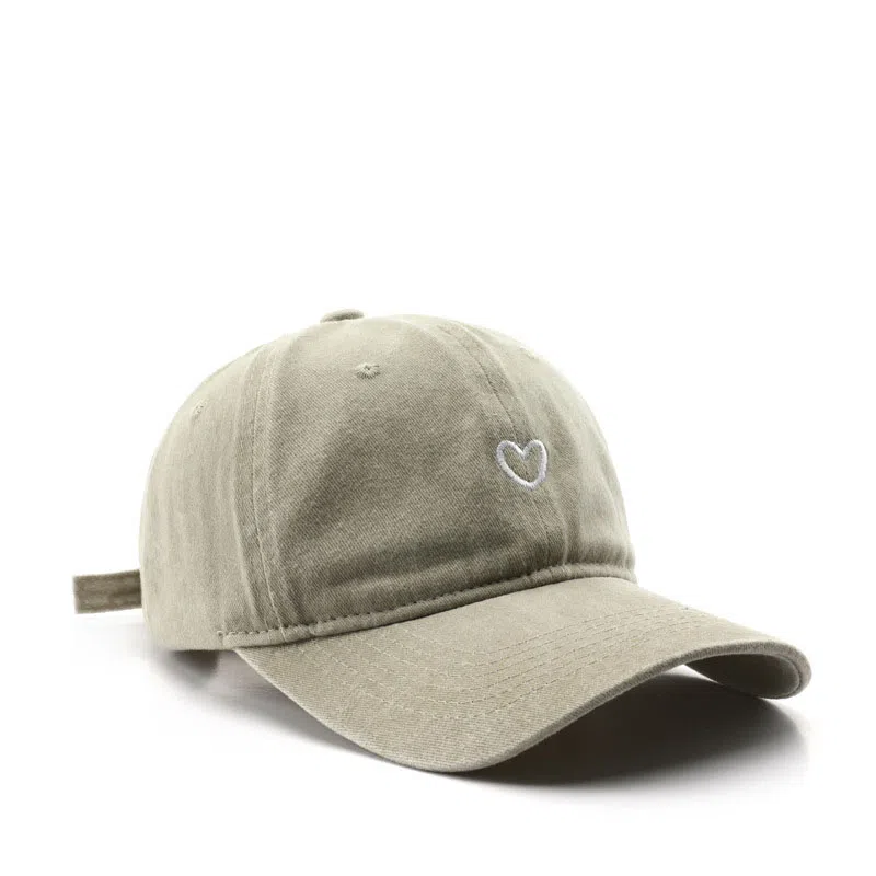 Yifan Vintage Heart Embroidery Cap