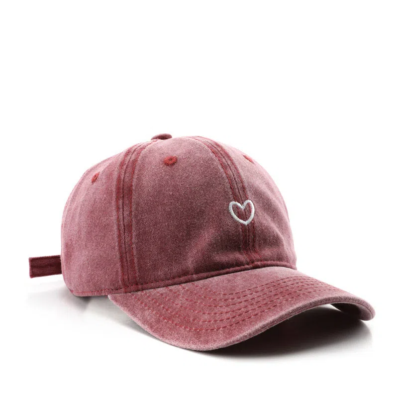Yifan Vintage Heart Embroidery Cap