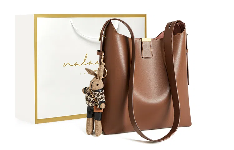 纳兰杜 时尚潮流高级感小众百搭 牛皮 水桶包斜挎单肩包 中号 女款 咖色/米白色