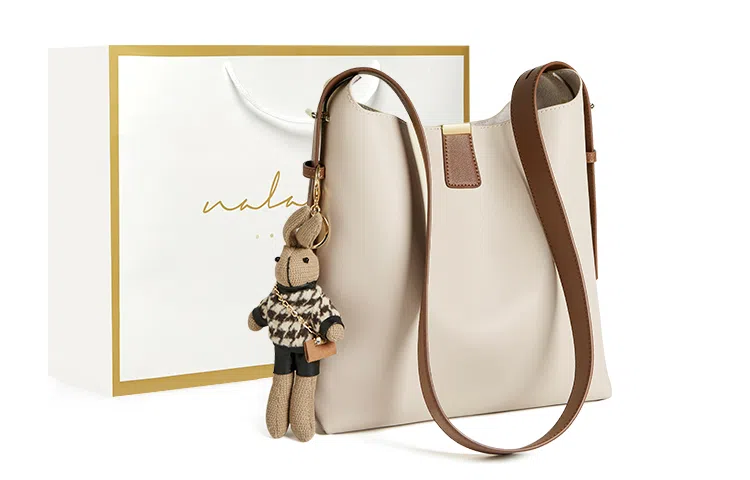 纳兰杜 时尚潮流高级感小众百搭 牛皮 水桶包斜挎单肩包 中号 女款 咖色/米白色