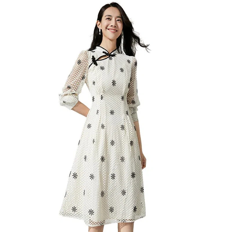 晚白 复古立领印花长袖连衣裙 女款 杏色
