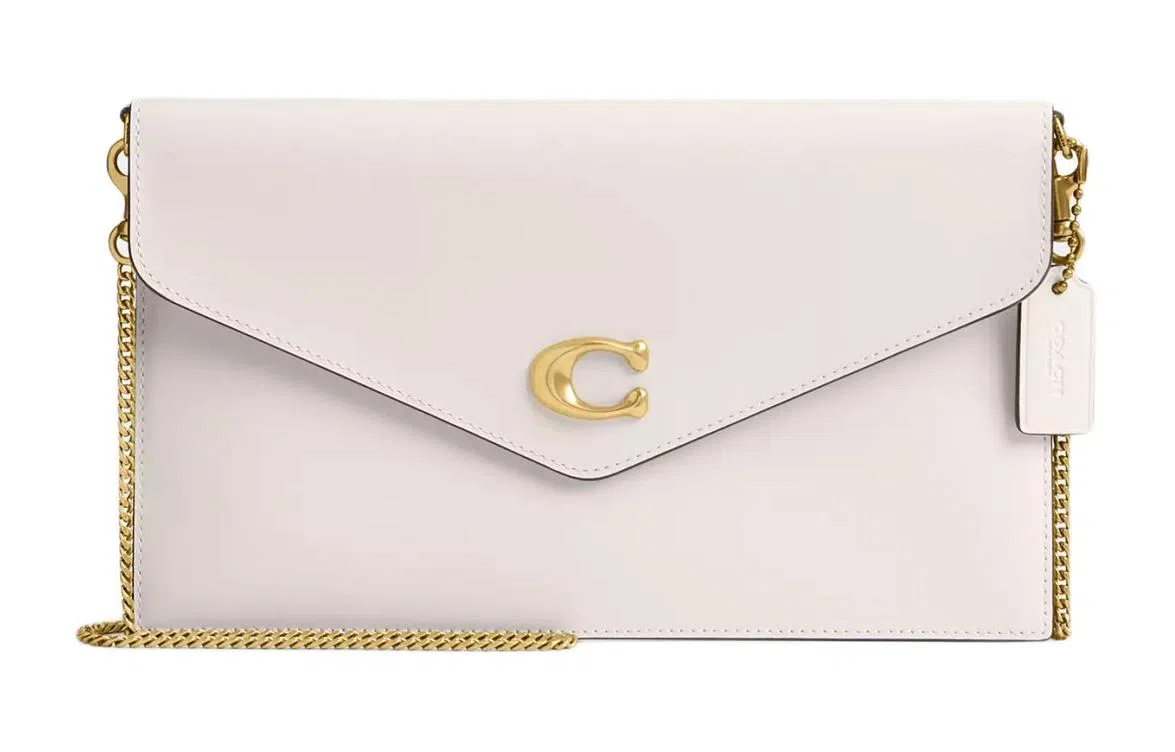 COACH Essential 27 Logo