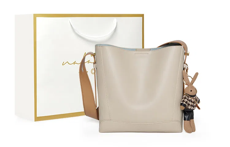 纳兰杜 时尚潮流高级感小众百搭 牛皮 水桶包斜挎单肩包 中号 女款 咖色/米白色