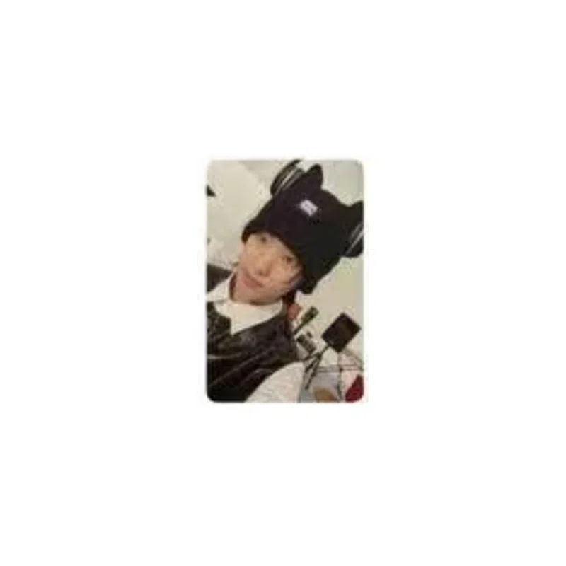 HYBE Seventeen 4.29 17 is right here random photo card