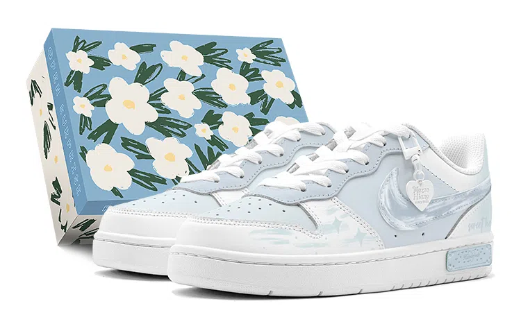 Nike Court Borough Low 520