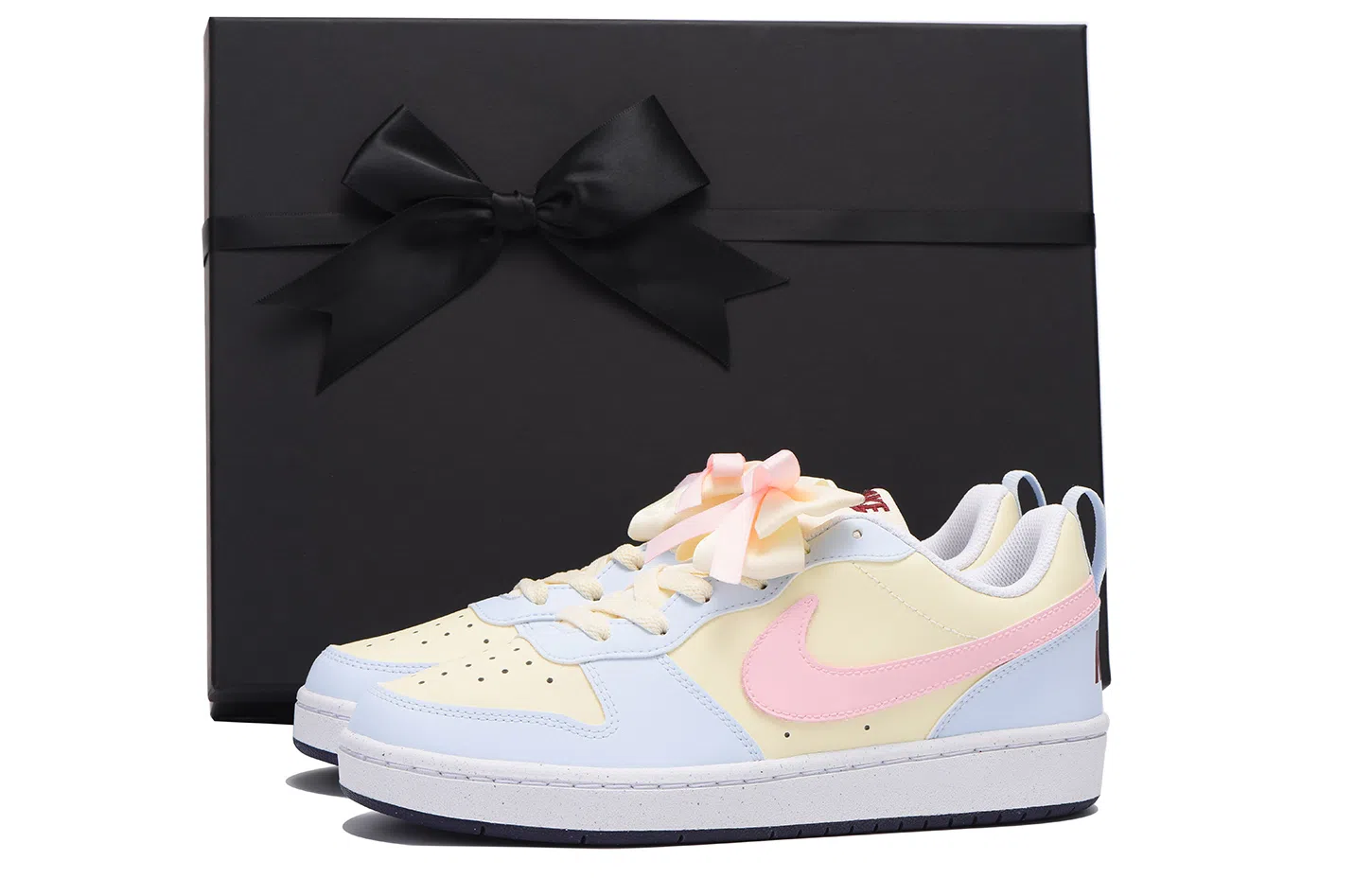 Nike Court Borough Low 520 GS