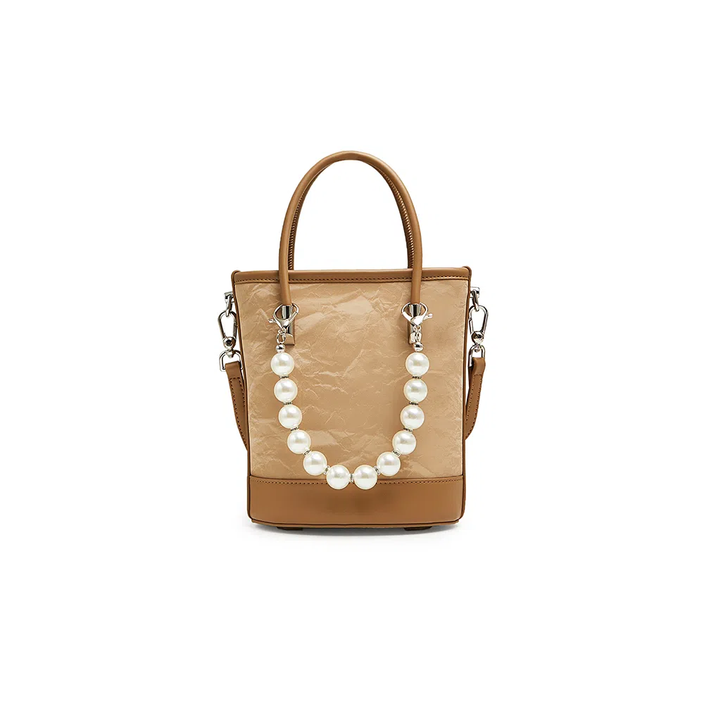 百思图  简约时尚通勤水桶包单肩斜挎包女款