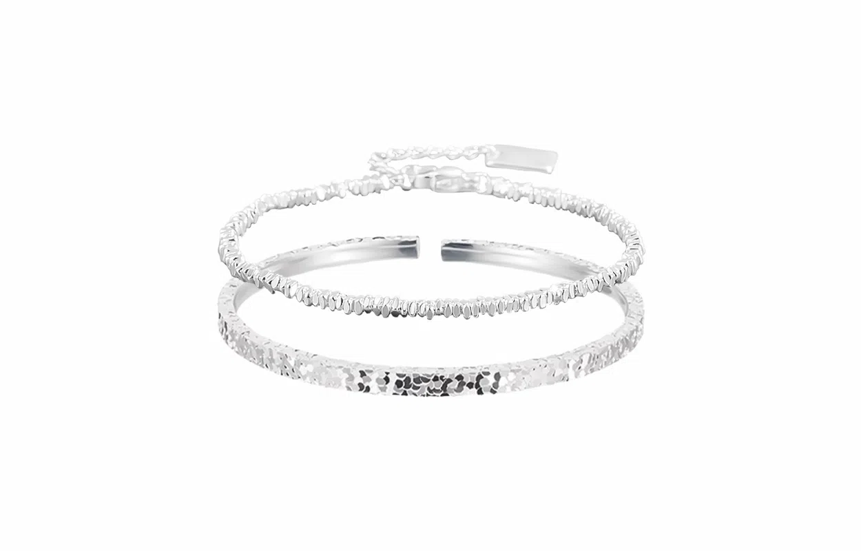 牧言 复古新中式简约小众设计高级感 光面立体纤细碎石岁岁平安镭射爆闪冰纹双层叠戴手饰  合金 碎银子碎冰冰手镯套装 女款