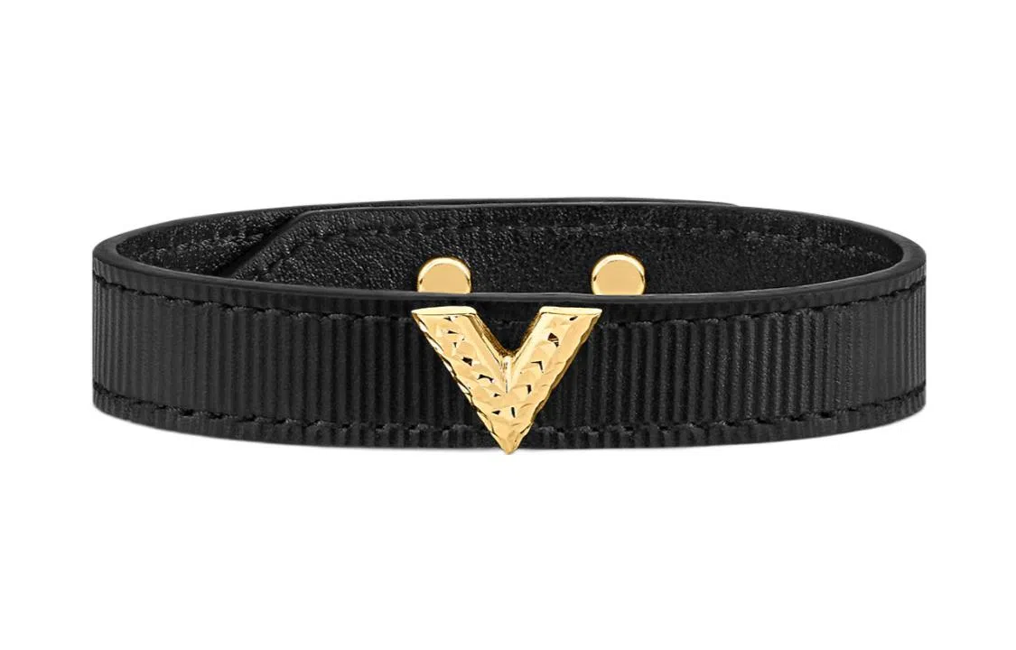 LOUIS VUITTON LV ESSENTIAL V ULTIMATE