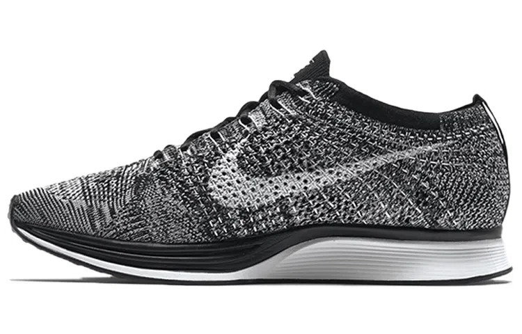 Nike Flyknit Racer Oreo 2