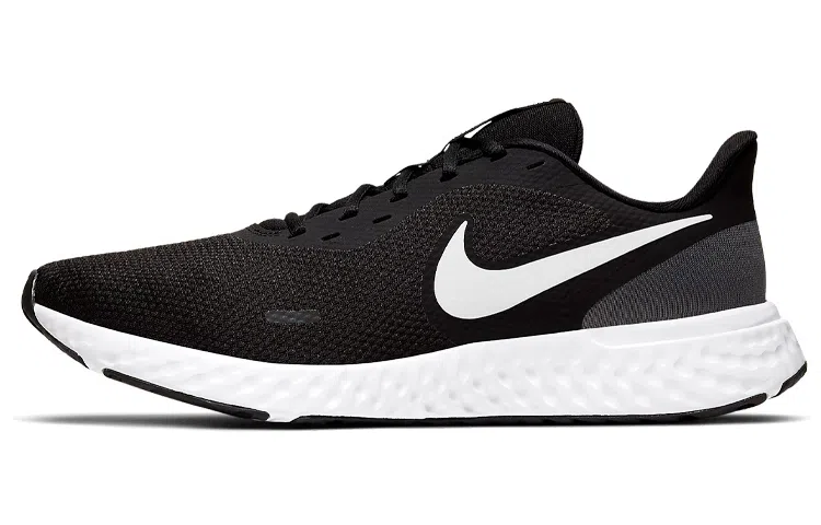 Nike Revolution 5 Black