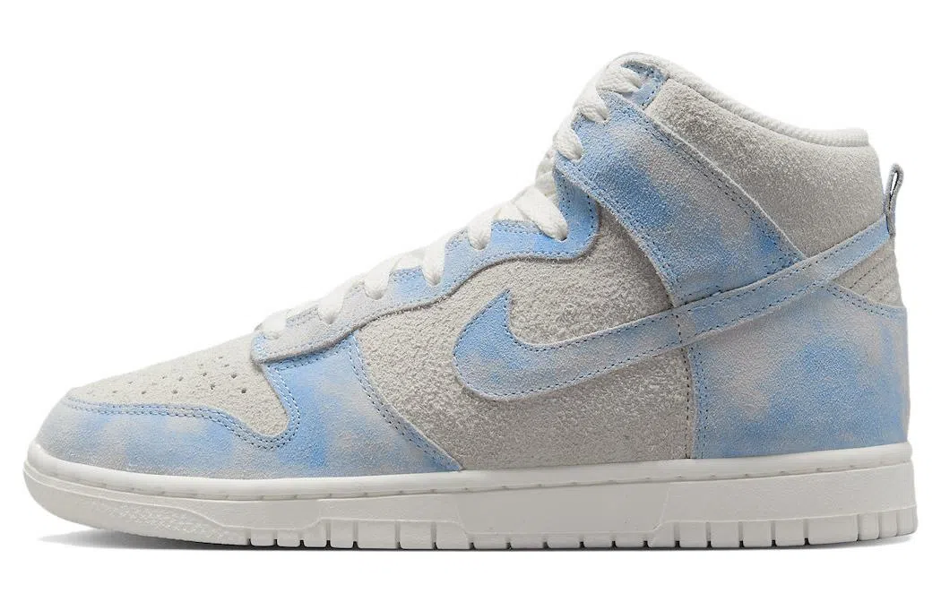 Nike Dunk "Tread in the Clouds"