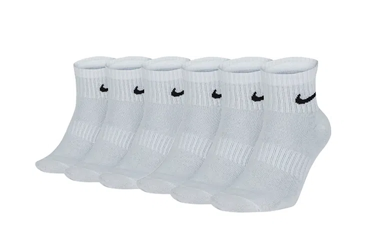 Nike Everyday Lightweight Logo