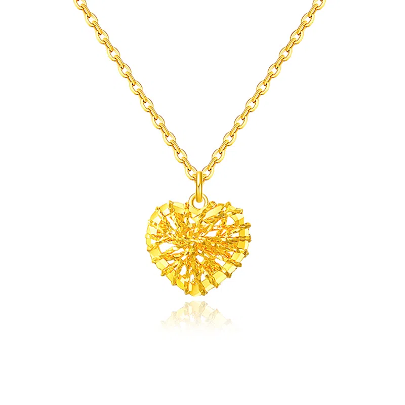 六桂福珠宝 镂空花丝爱心吊坠 轻奢冷淡风高级锁骨链 足金 黄金项链 女款