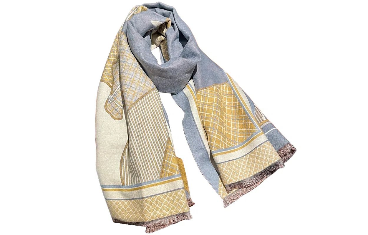 优幽兰 时尚高颜值轻奢气质骏马图案秋冬季英伦氛围感防风防寒披肩办公室空调房保暖外搭 绒线围巾 女款