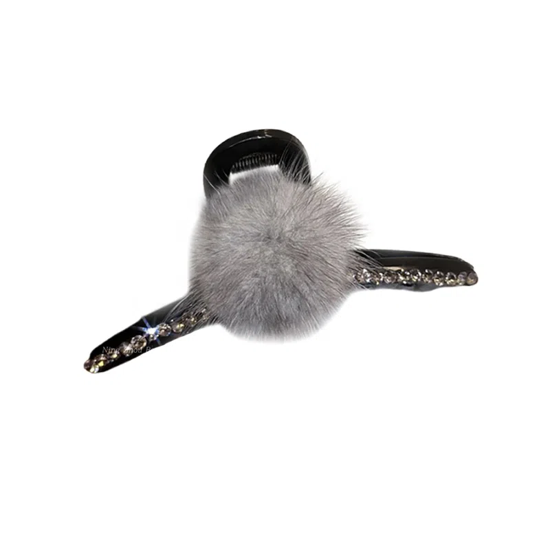 水中玉 秋冬毛球水钻抓夹高级感鲨鱼夹后脑勺盘发发卡头饰 亚克力 发夹  女款