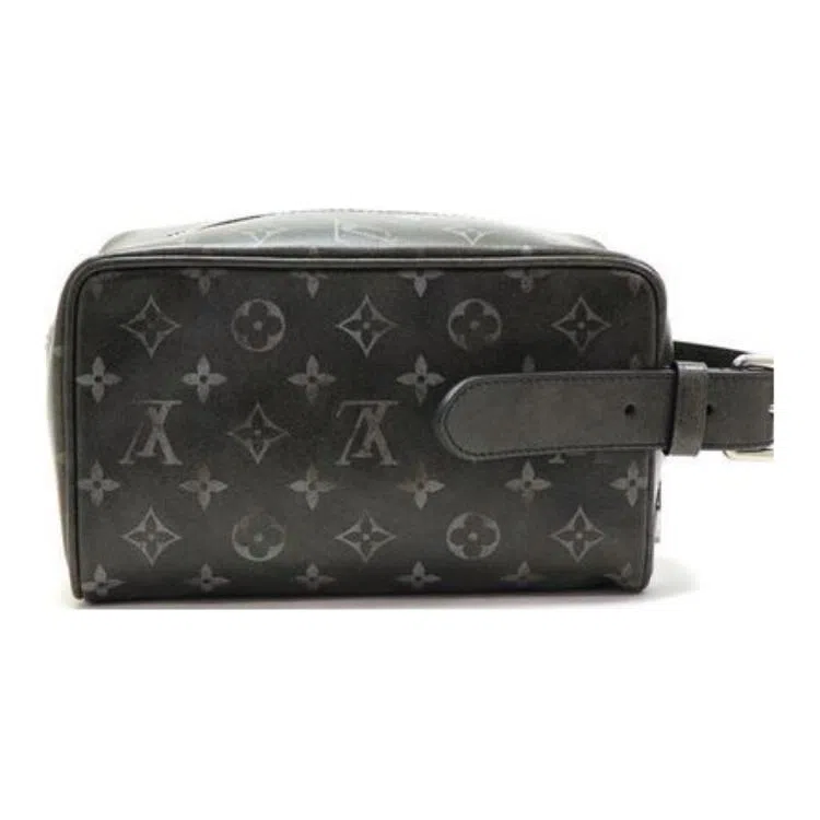 LOUIS VUITTON Dopp Kit