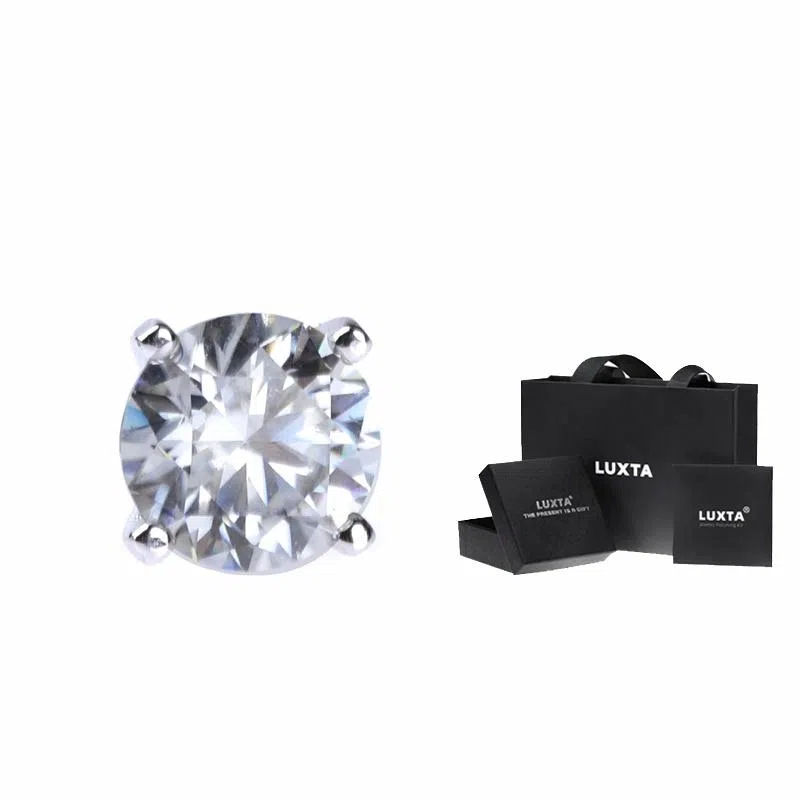LUXTA Moissanite Stud Earrings